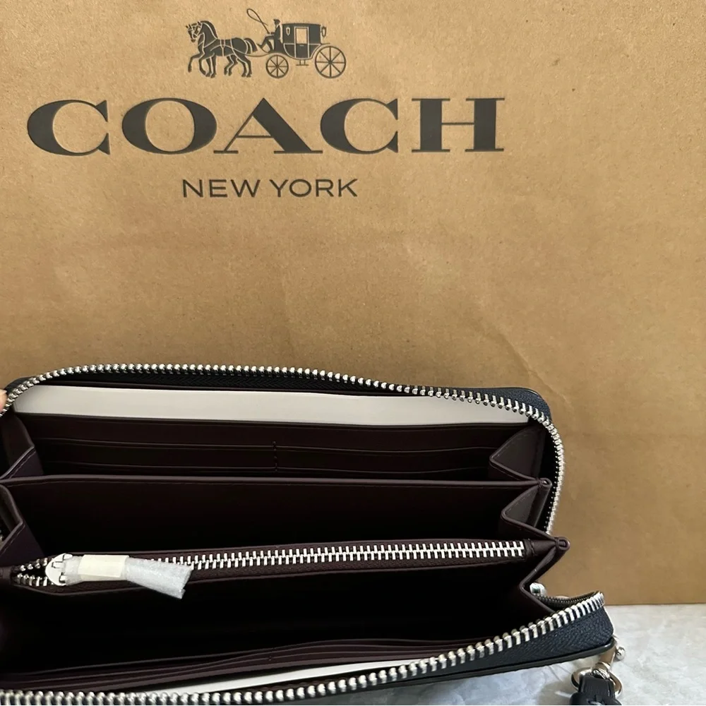 Long Zip Around Wallet With Lovely Butterfly Print❤️❤️ - Picture 3 of 4